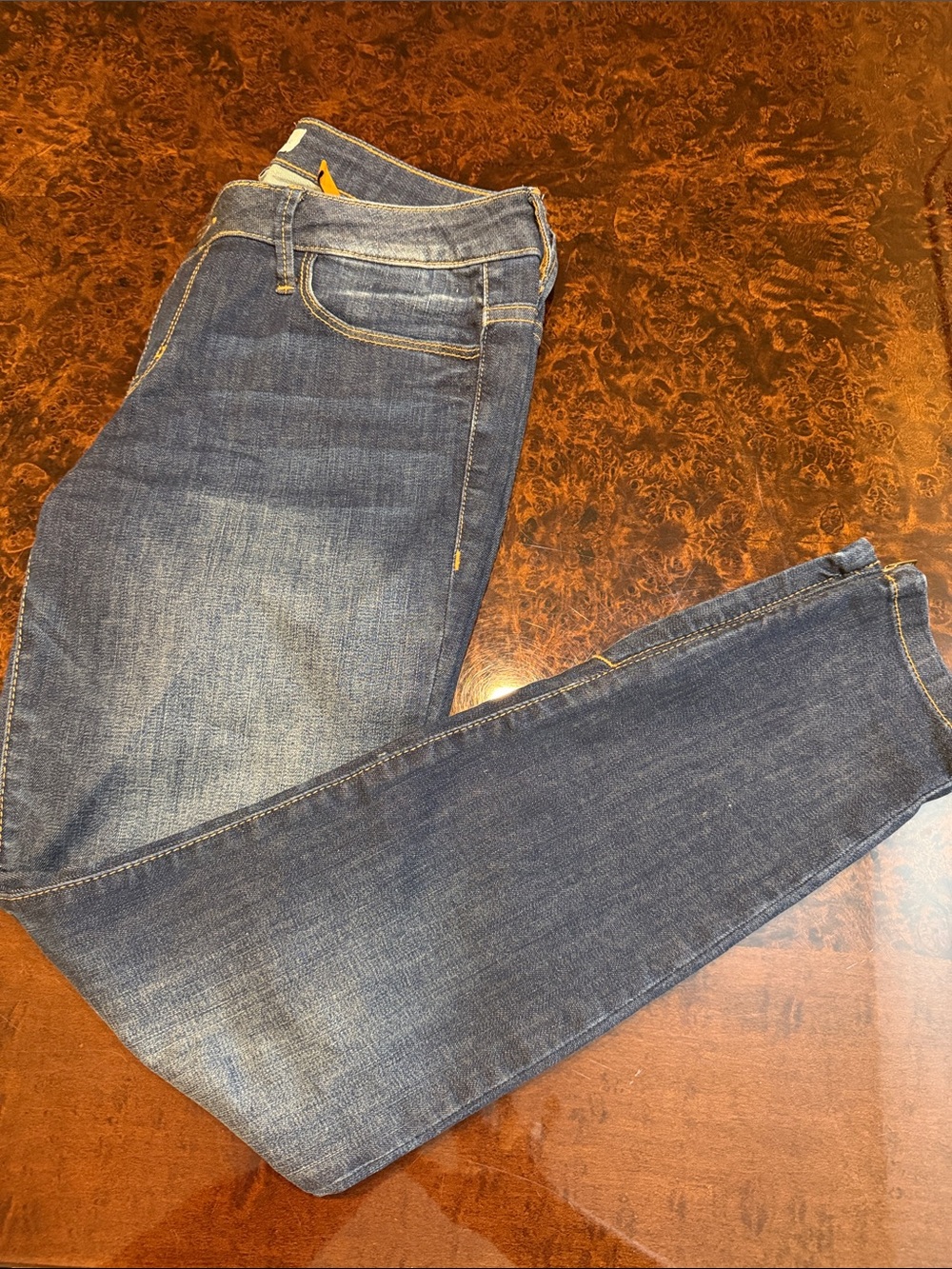 Sneak Peek Women's Skinny Jeans in Mid Blue